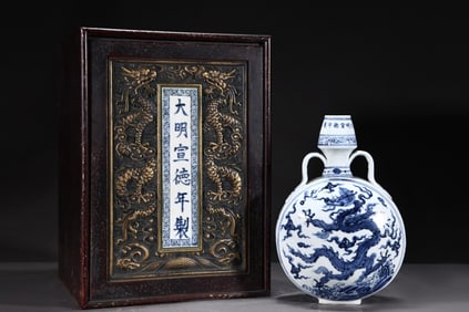 An Exquisite Blue and White Seawater,Auspicious Cloud and Dragon Pattern Double-Ears Vase