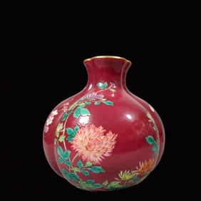 An Exquisite Ruby Red-Glazed Painted Gold Flower Pattern Vase