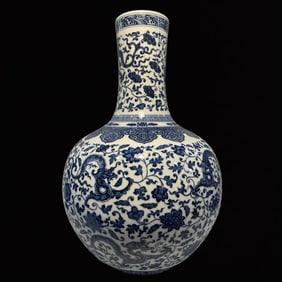 An Exquisite Wucai Auspicious Cloud and Dragon Pattern Cover Jar