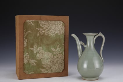 An Exquisite Longquan yao Ewer