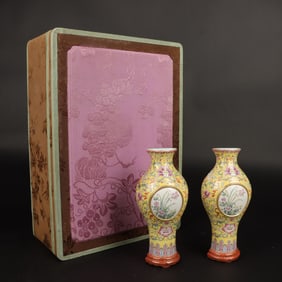 A Pair of Exquisite Famille-Rose Flower Pattern Vases