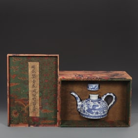 An Exquisite Blue and White Phoenix Pattern Ewer