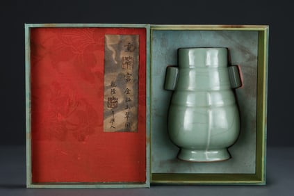 An Exquisite Guan yao Double-Ears Vase