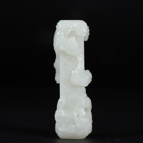 A Fine White Jade Dragon Pattern Pendant