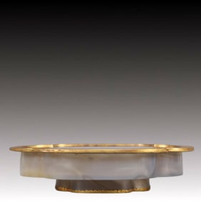 An Exquisite Agate Cover with Gold Brush Washer