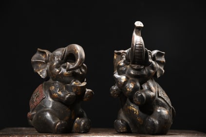 A Pair of Exquisite Gilt Bronze Elephant Ornaments