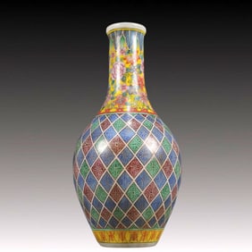 A Precious Glass Famille-Rose Flower Pattern Vase