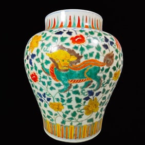 A Rare Wucai Flower and Lion Pattern Jar