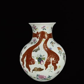 An Exquisite Famille-Rose Melon and fruit pattern Painted Gold Vase
