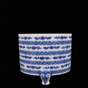 An Exquisite Blue and White Flower Pattern Tripod Censer