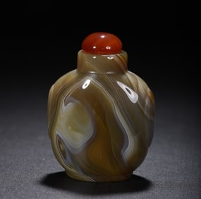 An Exquisite Agate Snuff Bottle