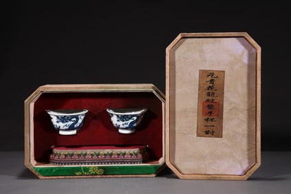 A Pair of Exquisite Blue and White Dragon Pattern Cups