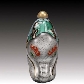 An Exquisite Famille-Rose Dragon Head Snuff Bottle