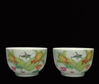 A Pair of Exquisite Enamel Insect and Corn Pattern Cups,With Poem