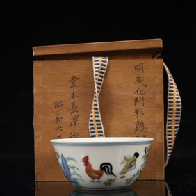 An Exquisite Famille-Rose Flower and Rooster Pattern Cup