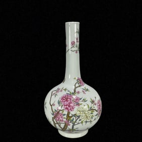 An Exquisite Famille-Rose Flower and Butterfly Pattern Vase