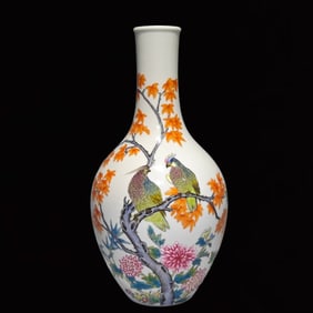 An Exquisite Enamel Flower and Bird Pattern Vase,With Poem