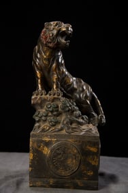 An Exquisite Gilt Bronze Tiger Ornament