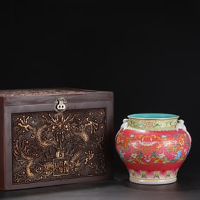 An Exquisite Ruby Red-Glazed Famille-Rose Flower Pattern Painted Gold Jar