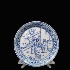 An Exquisite Blue and White Figure Pattern Plate