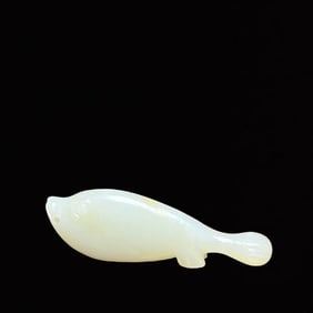 An Exquisite White Jade Fish Pendant