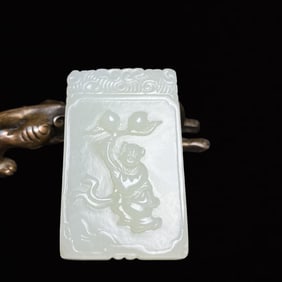 An Exquisite White Jade Figure Pattern Pendant