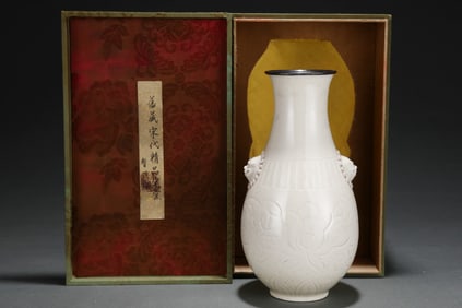 An Exquisite Ding yao Flower Pattern Beast-Ears Vase,with an Imperial Poem by Emperor Qianlong