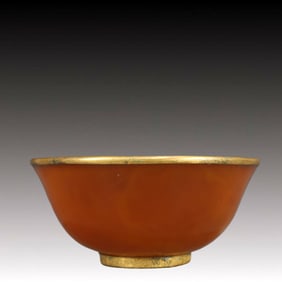 An Exquisite Agate Cover with Gold Bowl