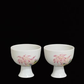 A Pair of Exquisite Famille-Rose Flower Pattern Cups