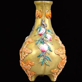 An Exquisite Gold Ground Ganoderma lucidum,Bats and Peach Pattern Tripod Vase