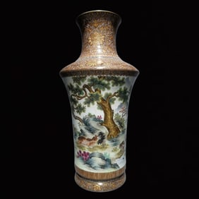 A Huge Enamel Painted Gold Rabbit Pattern Vase,
