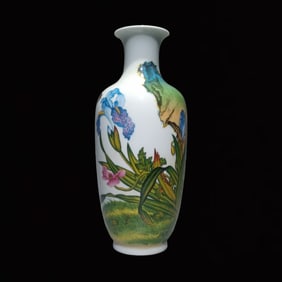 An Exquisite Enamel Flower and Butterfly Pattern Vase,With Poem