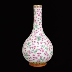 An Exquisite Enamel Flower Pattern Painted Gold Vase