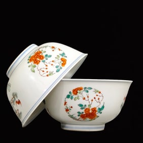 A Pair of Exquisite Wucai Flower and Fruit Pattern Bowls