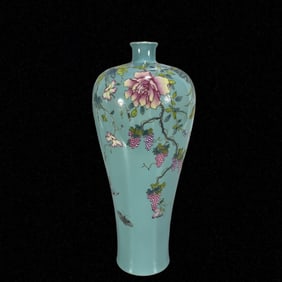 An Exquisite Famille-Rose Flower and Butterfly Pattern Vase