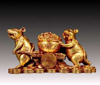 An Exquisite Gilt Bronze Mouse Ornament