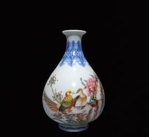 An Exquisite Enamel Flower and Bird Pattern Vase,With Poem