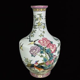 An Exquisite Famille-Rose Flower and Bird Pattern Vase