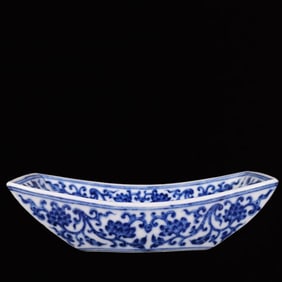 An Exquisite Blue and White Lotus Pattern Washer