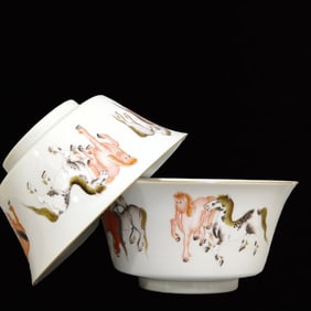 A Pair of Exquisite Famille-Rose Character and Story Pattern Bowls
