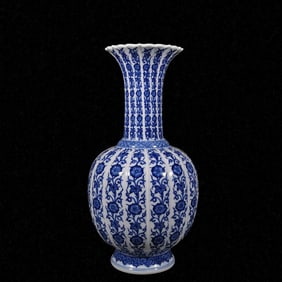 A Rare Blue and White Flower Pattern Vase