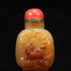 An Exquisite Agate Lion Pattern Snuff Bottle