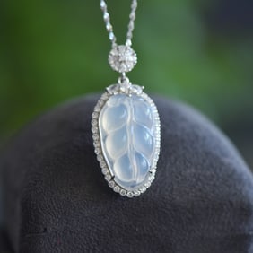 An Exquisite Sterling Silver Inlaid Agate Pendant