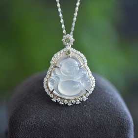 An Exquisite Sterling Silver Inlaid Agate Pendant