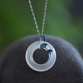An Exquisite Sterling Silver Inlaid Agate Pendant