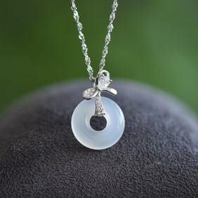 An Exquisite Sterling Silver Inlaid Agate Pendant