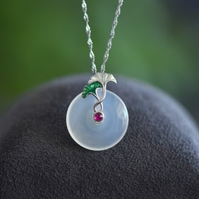 An Exquisite Sterling Silver Inlaid Agate Pendant