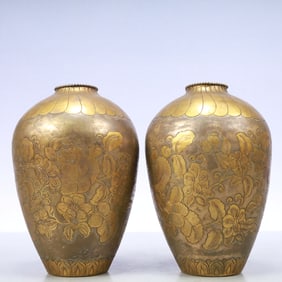 A Exquisite A pair of Gilt Bronze Flower and Fruit Pattern Vase