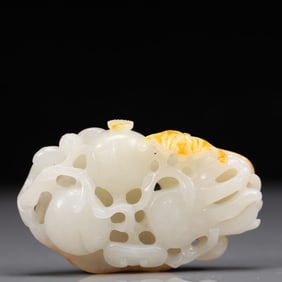 An Exquisite White Jade Bergamot Pattern Ornament