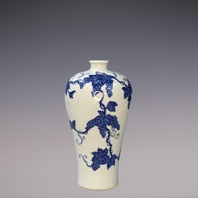 An Exquisite Blue and White Squirrel and Grapes Pattern Vase